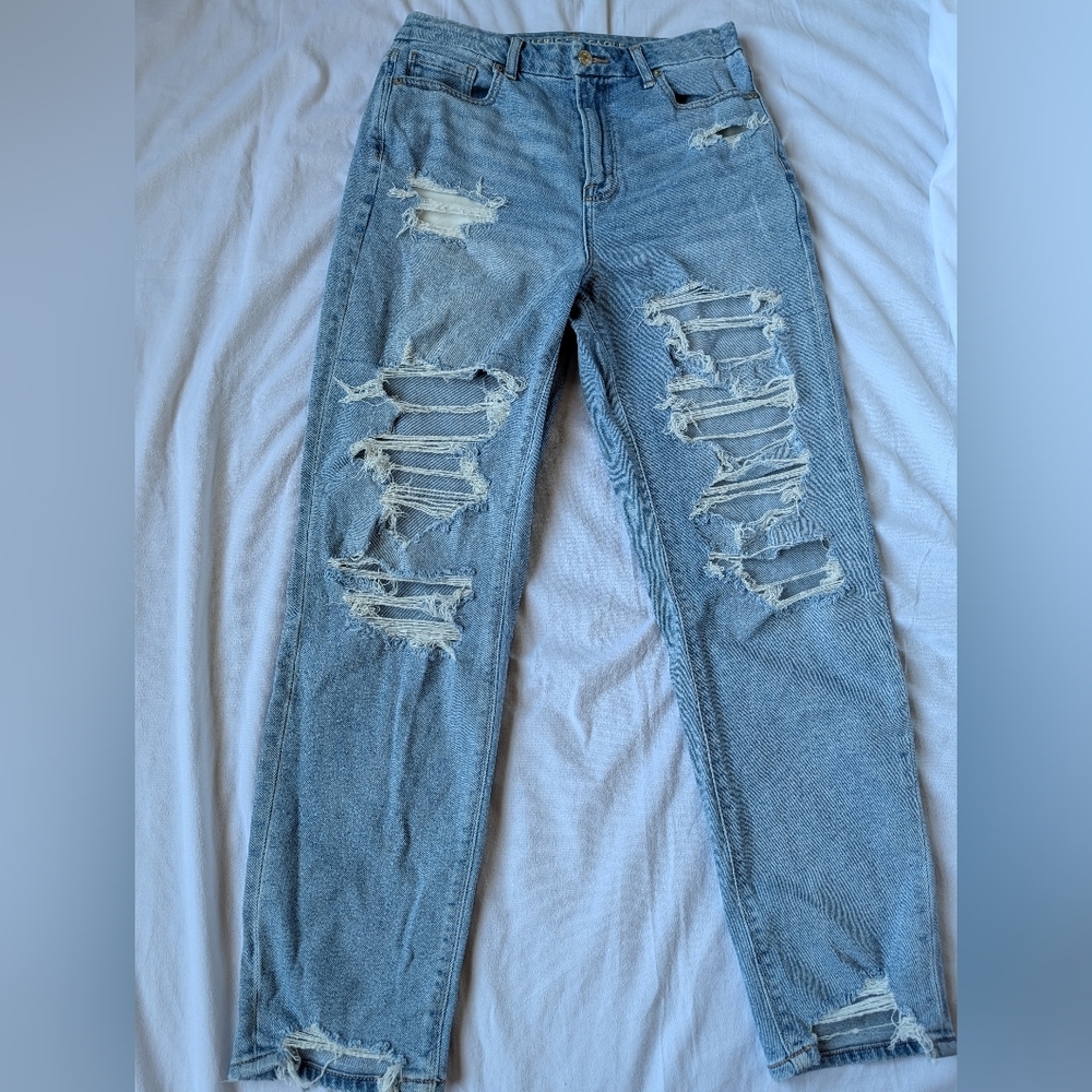 American Eagle Stretch Curvy Mom Jean Size 8 Distressed